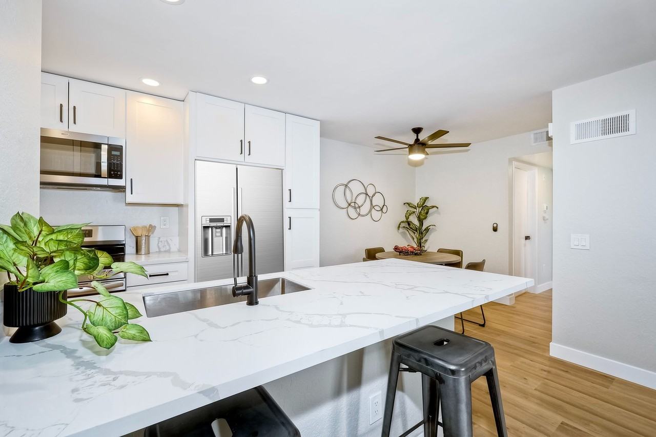 9209 Village Glen DriveUnit 146 #146 - Photo 4 of 26