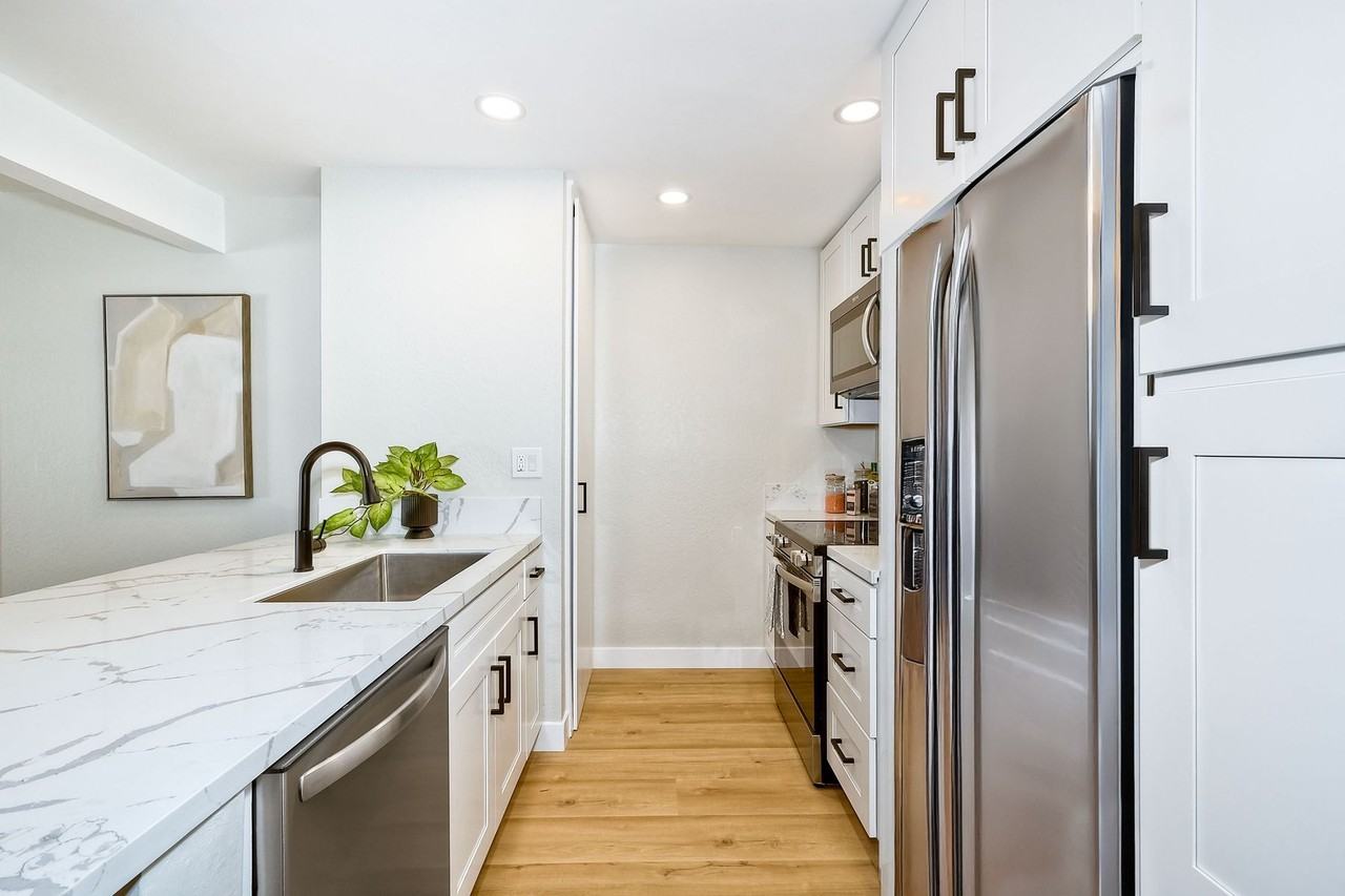 9209 Village Glen DriveUnit 146 #146 - Photo 5 of 26
