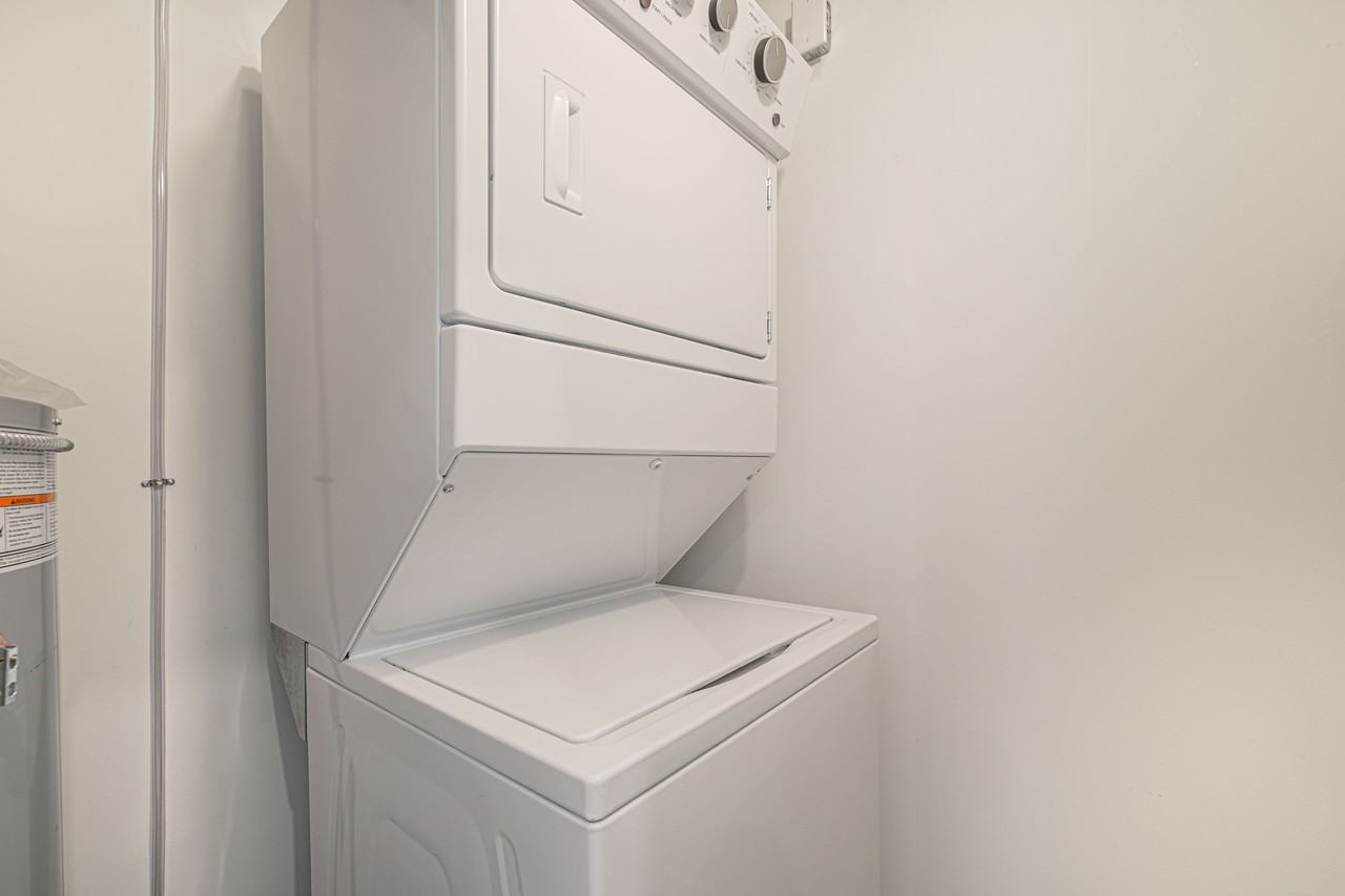 196 Colony Street - Photo 7 of 35