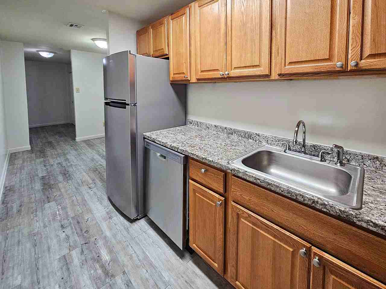 South View Apartments and Townhomes - Photo 4 of 39