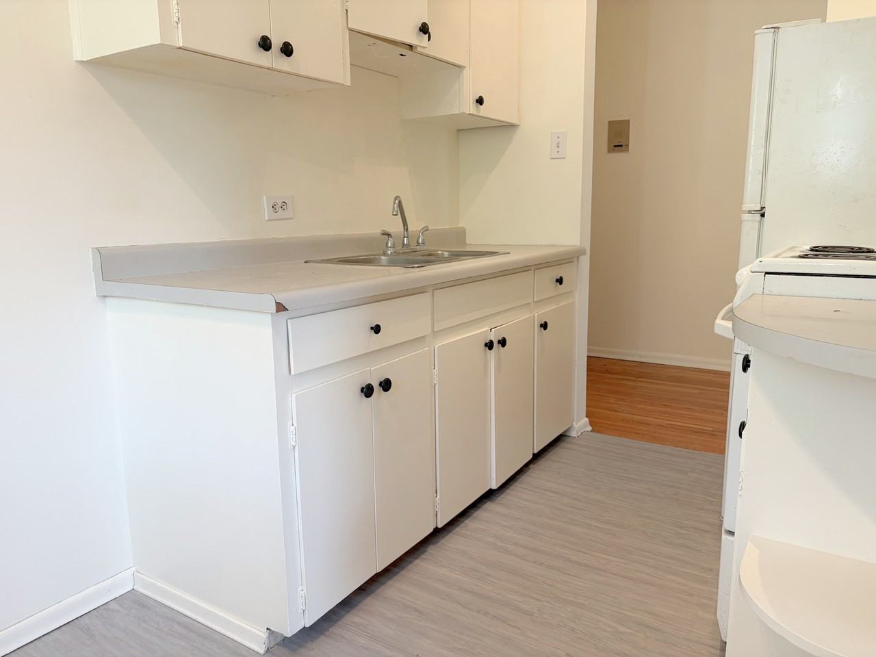 205, 2404 2 Street Southwest - Photo 2 of 8