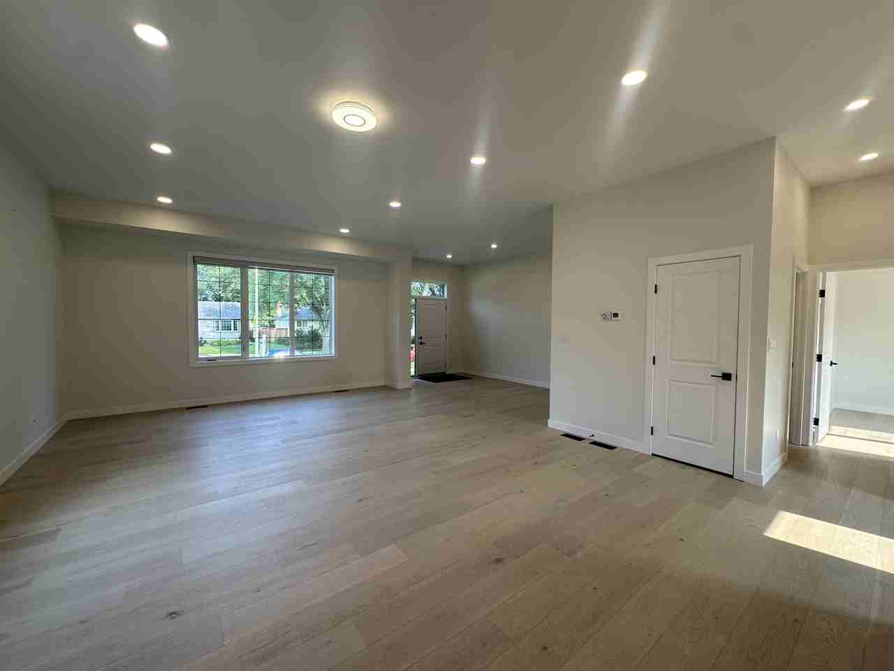 325 Lockwood Street - Photo 4 of 41