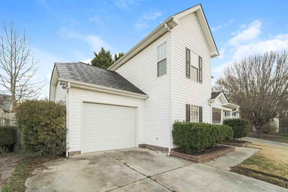 5906 Prestwick Ln - Photo 4 of 21