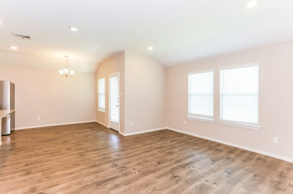 980 Alton Dr - Photo 4 of 16