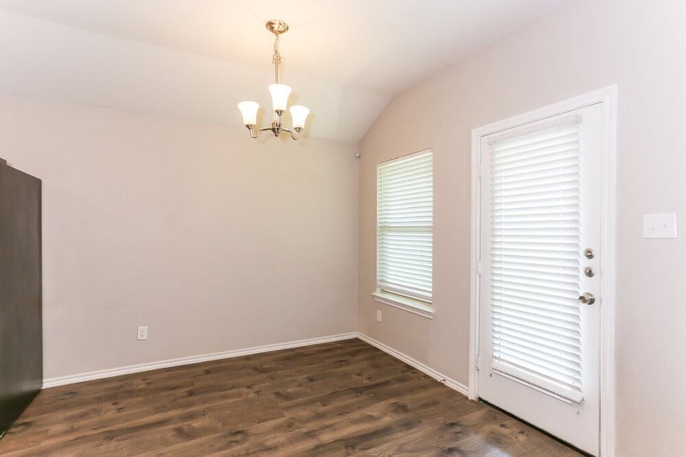 980 Alton Dr - Photo 5 of 16