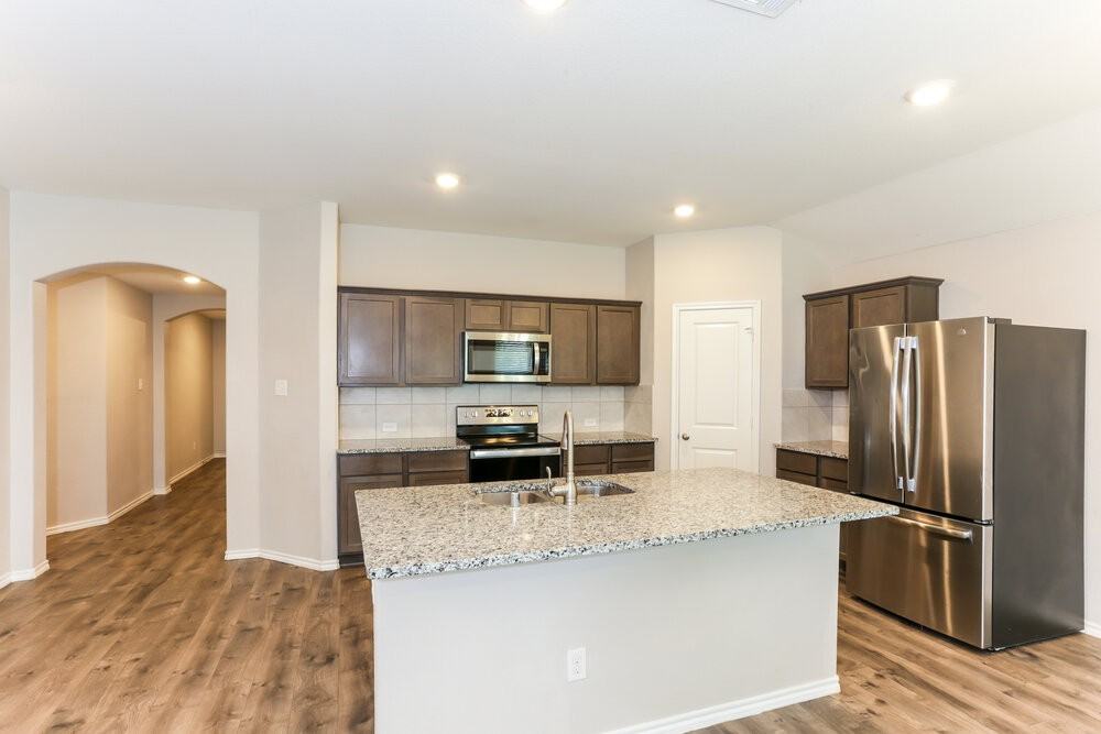980 Alton Dr - Photo 6 of 16