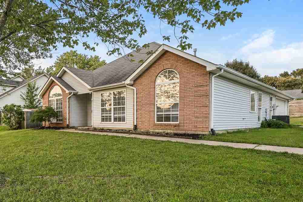 2204 Joann Dr - Photo 3 of 16