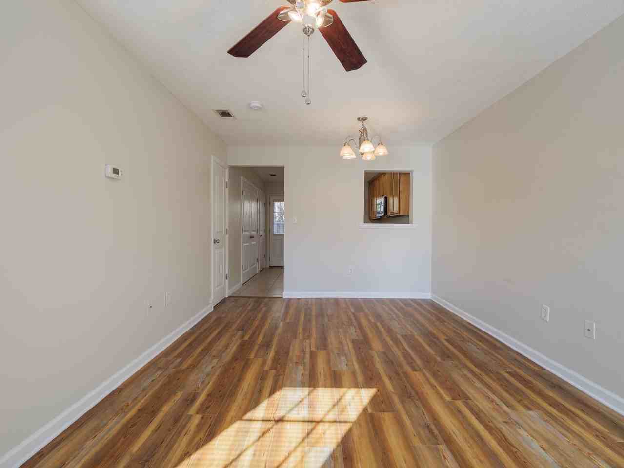 Beautiful 2bedroom 2.5 bath Townhome - Photo 2 of 10