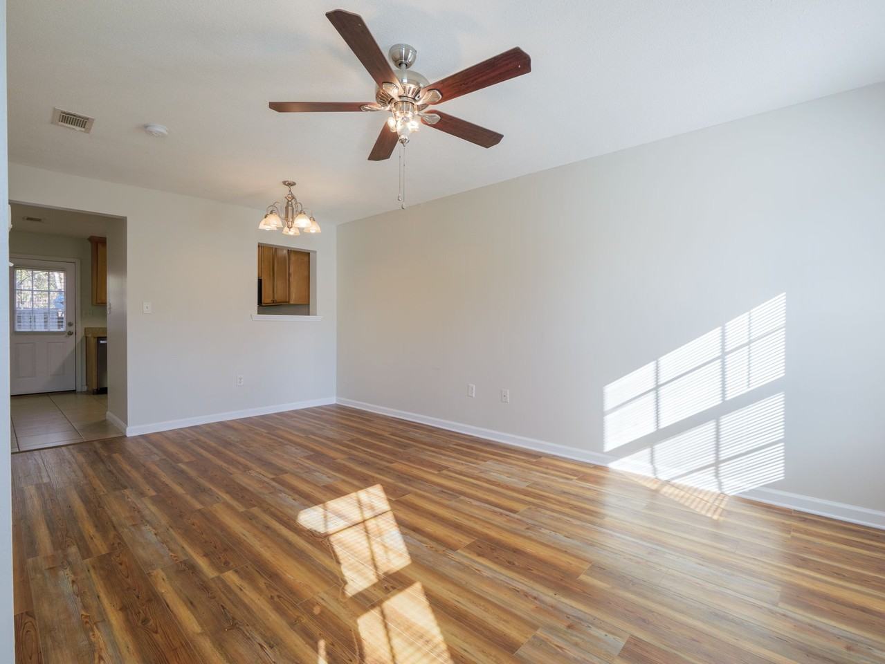 Beautiful 2bedroom 2.5 bath Townhome - Photo 3 of 10