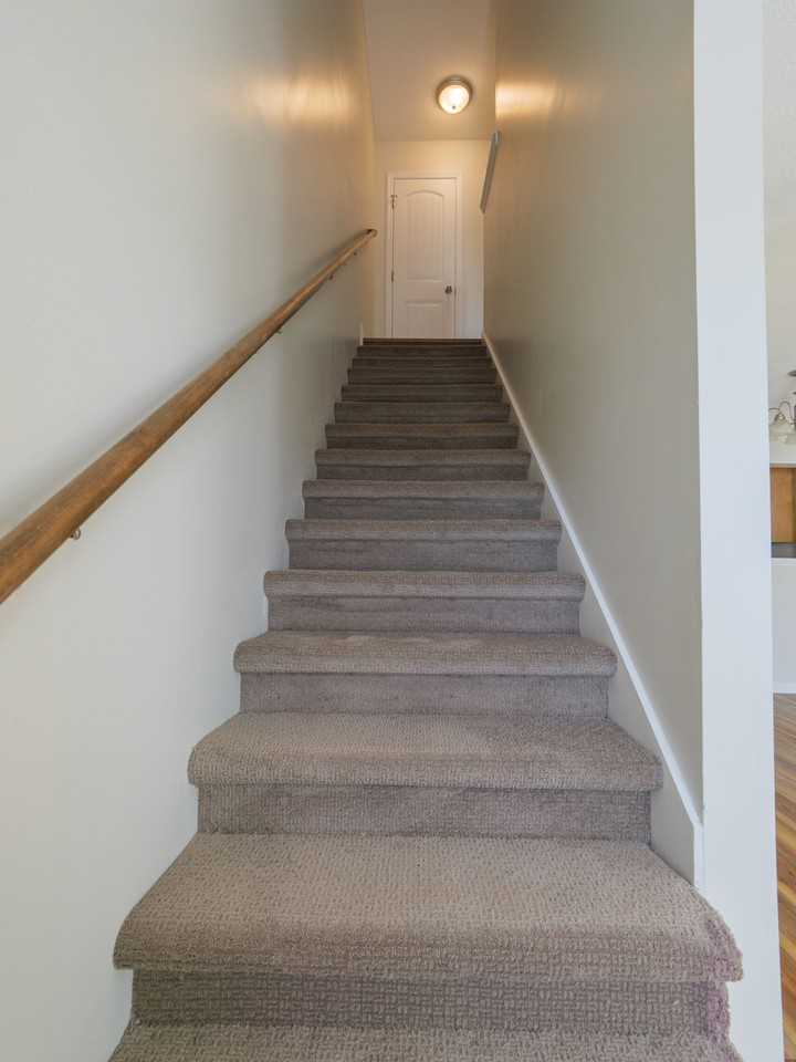 Beautiful 2bedroom 2.5 bath Townhome - Photo 7 of 10