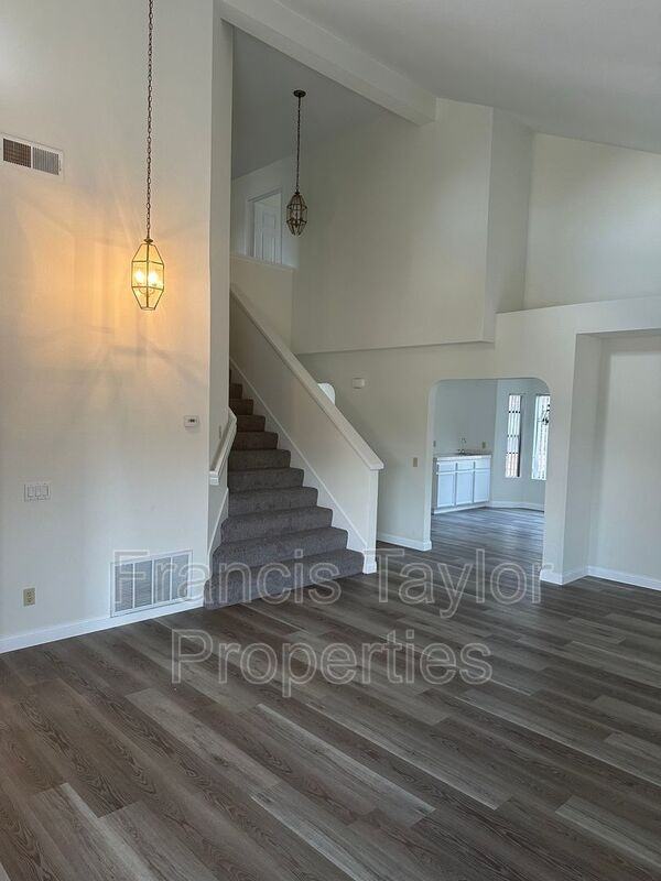 954 Cornwell Ct - Photo 5 of 17