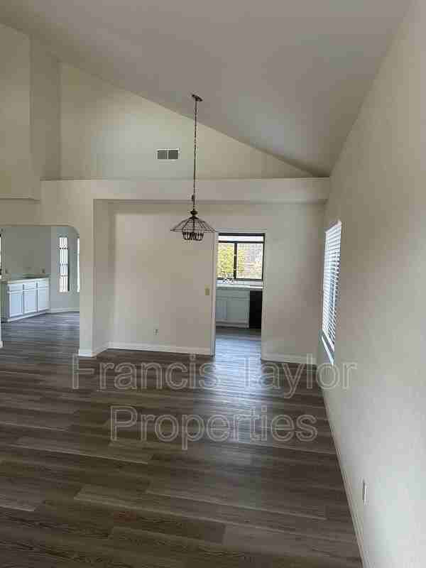 954 Cornwell Ct - Photo 6 of 17