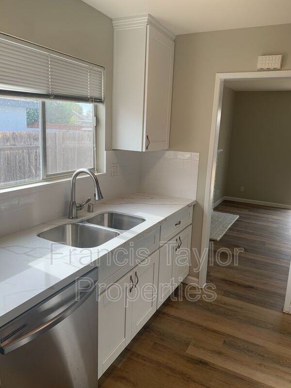 909 Daisy St - Photo 6 of 7
