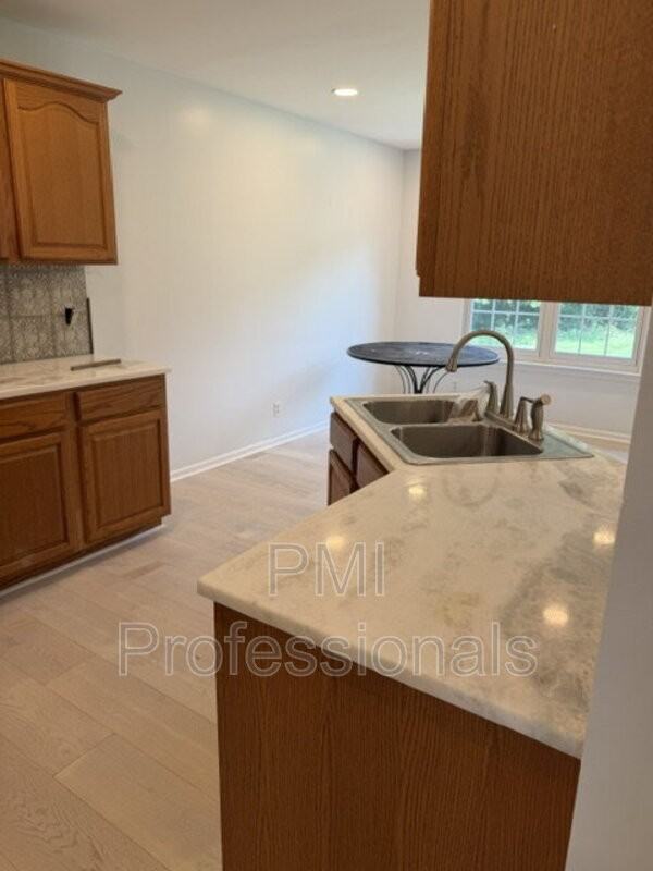 112 Buena Vista Ct - Photo 3 of 16