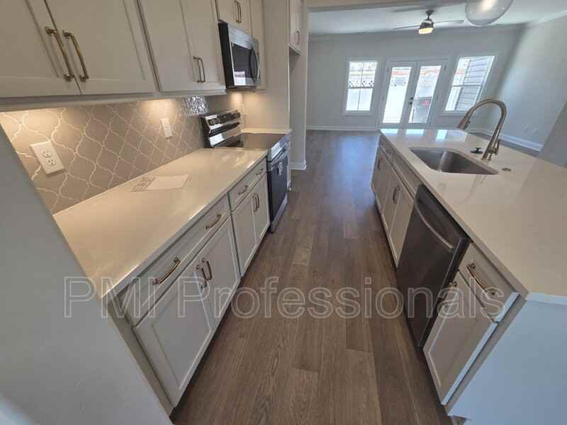 1341 Rebecca Johns Dr - Photo 4 of 18
