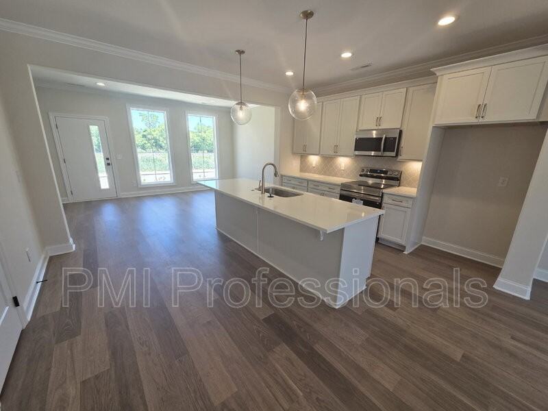 1341 Rebecca Johns Dr - Photo 5 of 18