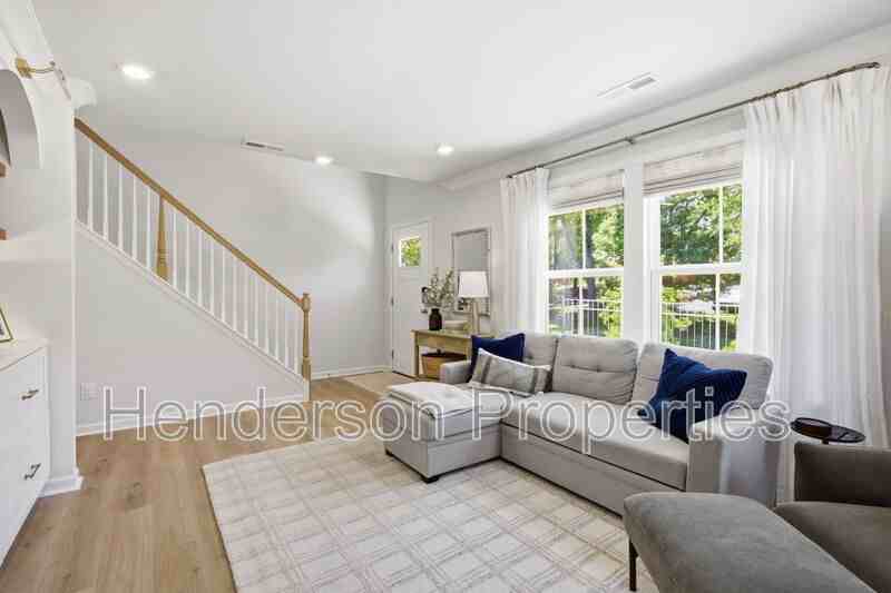 3008 Oak Landing Dr - Photo 5 of 36