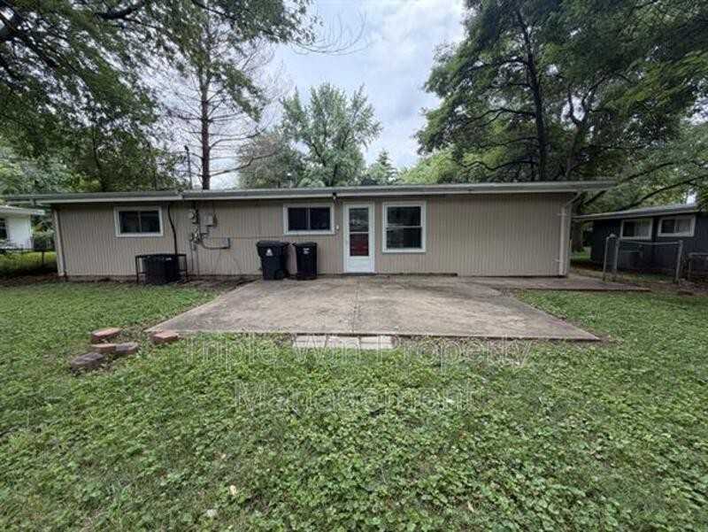 865 Robinwood Dr - Photo 3 of 14