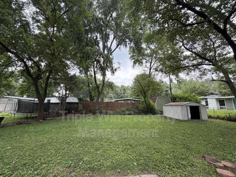 865 Robinwood Dr - Photo 4 of 14