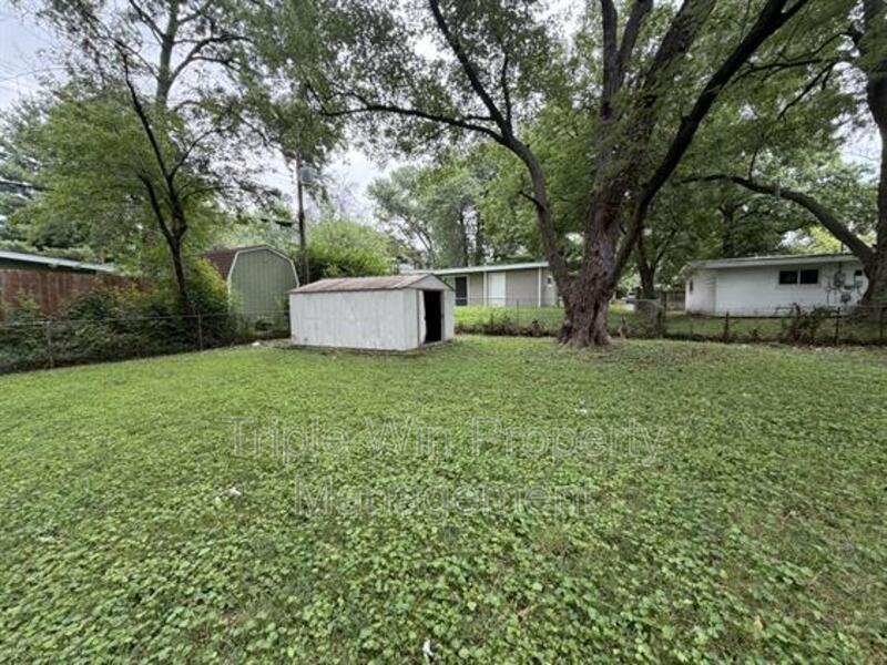 865 Robinwood Dr - Photo 5 of 14