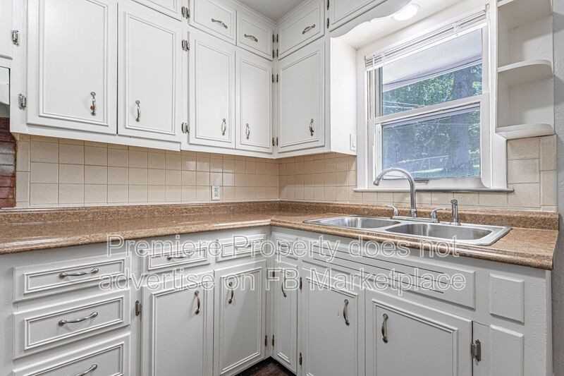 1707 S Glenwood Ave - Photo 5 of 12