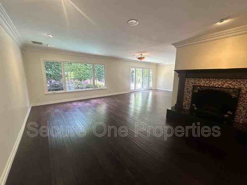 23338 Los Encinos Way - Photo 3 of 38