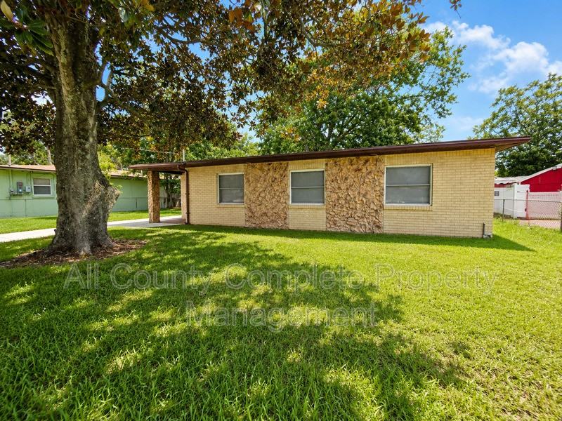 10415 Briarcliff Rd E - Photo 2 of 20