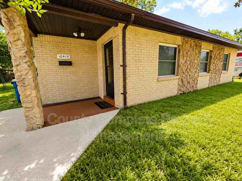 10415 Briarcliff Rd E - Photo 3 of 20