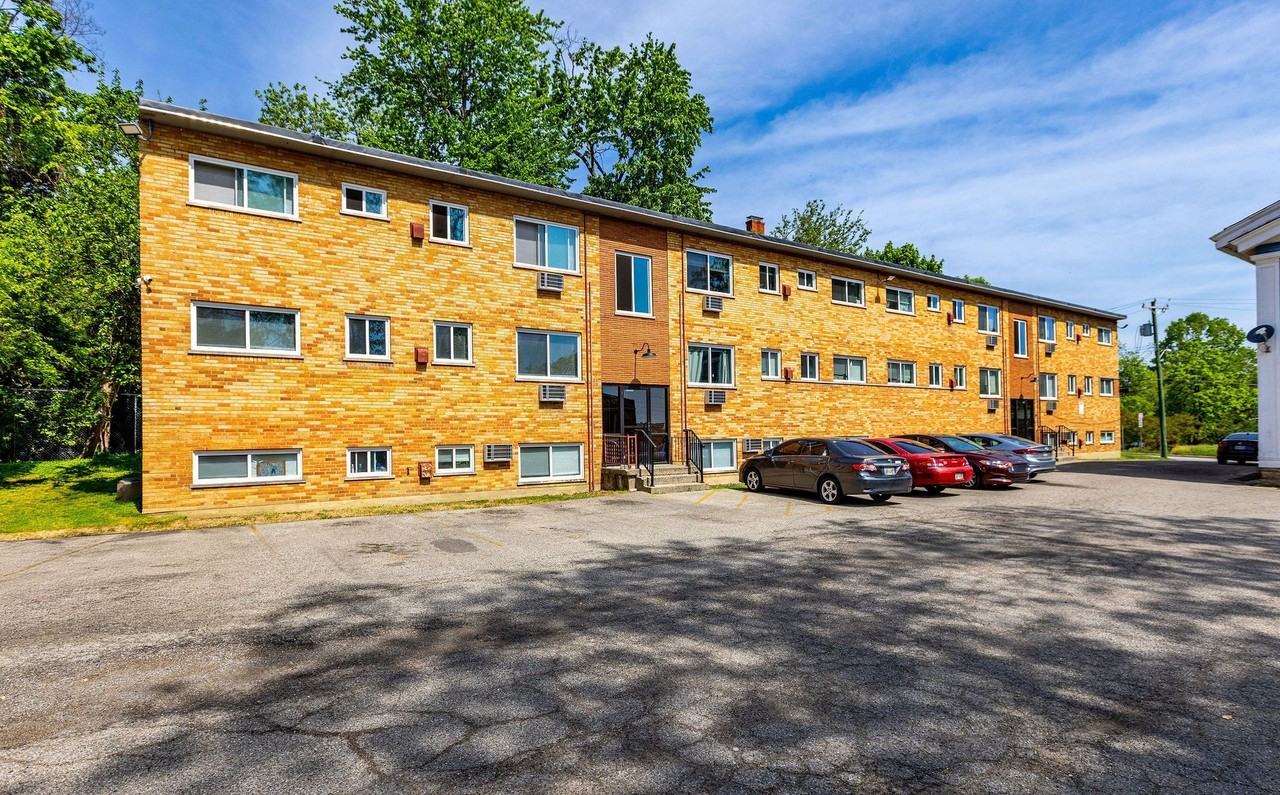 Dana Heights Apartments - Photo 2 of 5