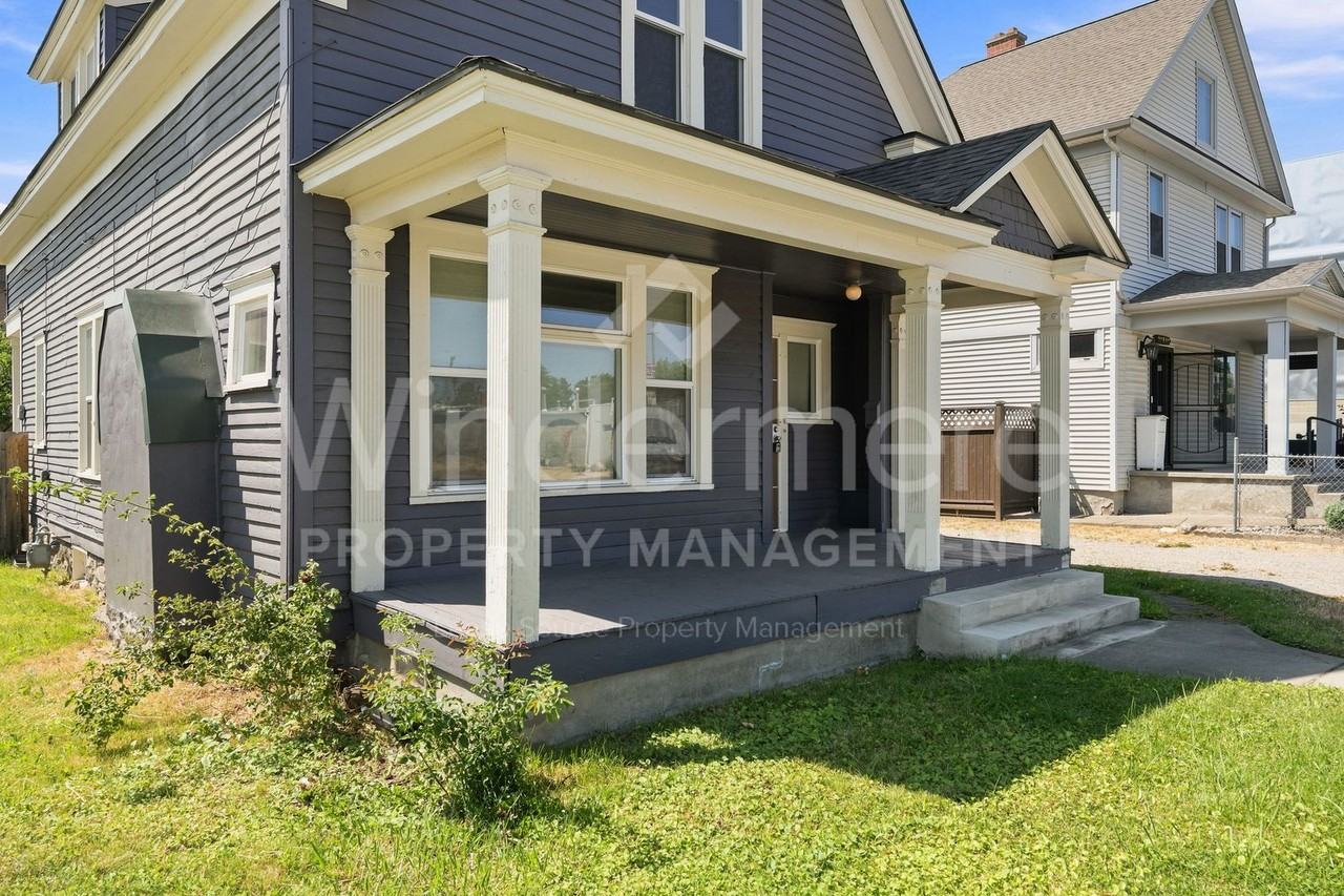 914 E Indiana Ave - Photo 3 of 44