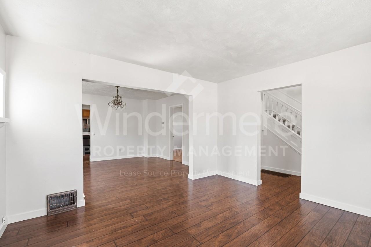 914 E Indiana Ave - Photo 6 of 44