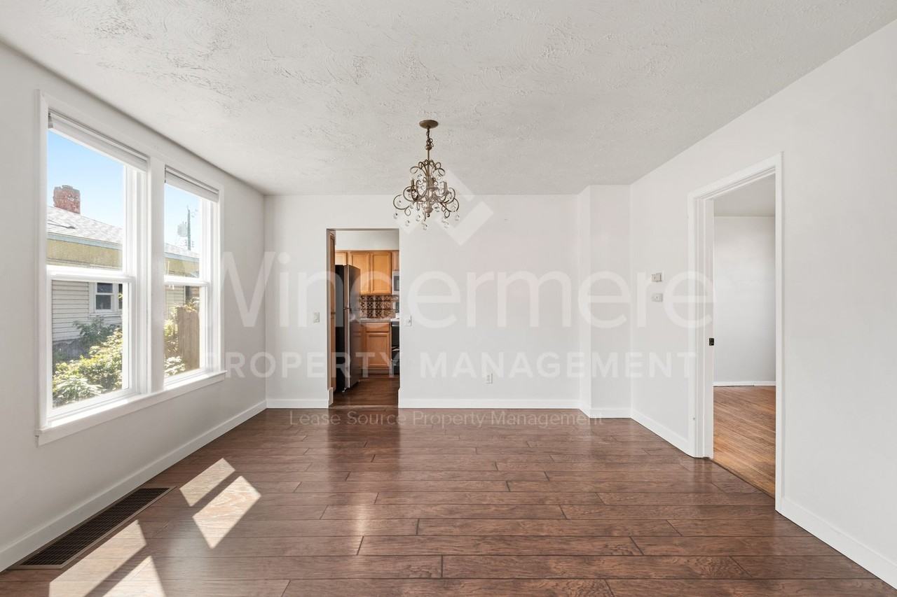 914 E Indiana Ave - Photo 7 of 44