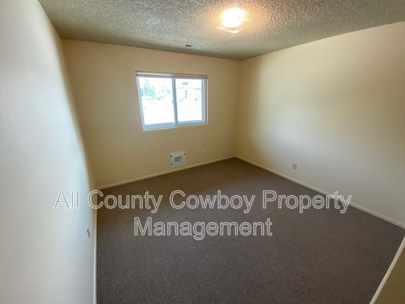 1314 E Gibbon St #E13 - Photo 5 of 11