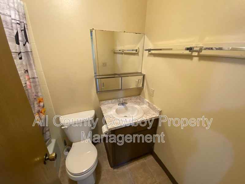 1314 E Gibbon St #E13 - Photo 7 of 11