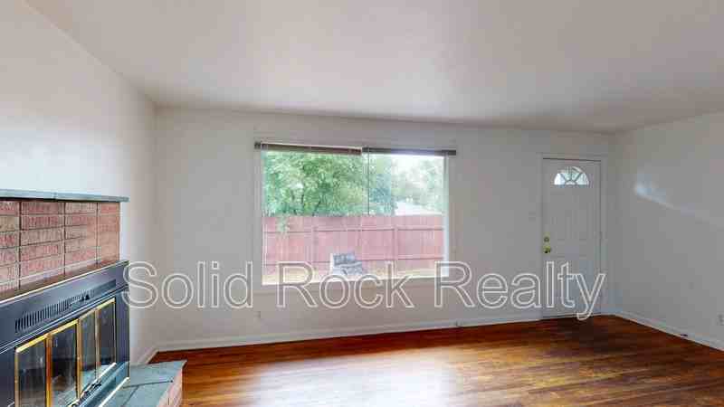 513 W Uintah St #1 - Photo 3 of 17