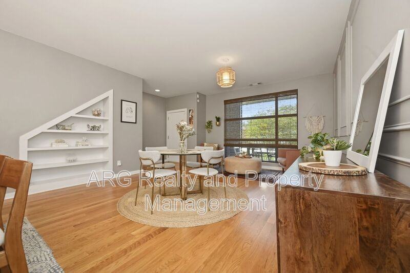 472 Martin St Se - Photo 3 of 16