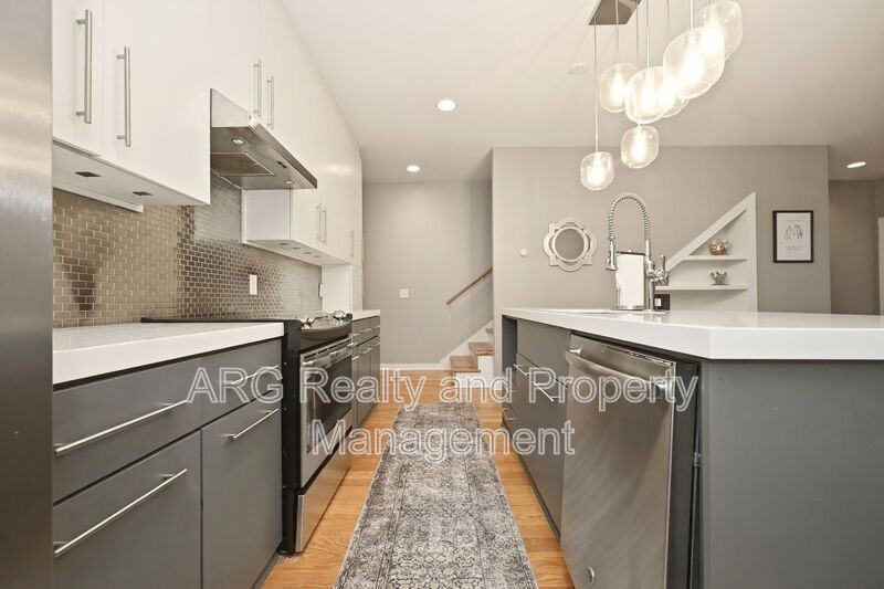 472 Martin St Se - Photo 6 of 16