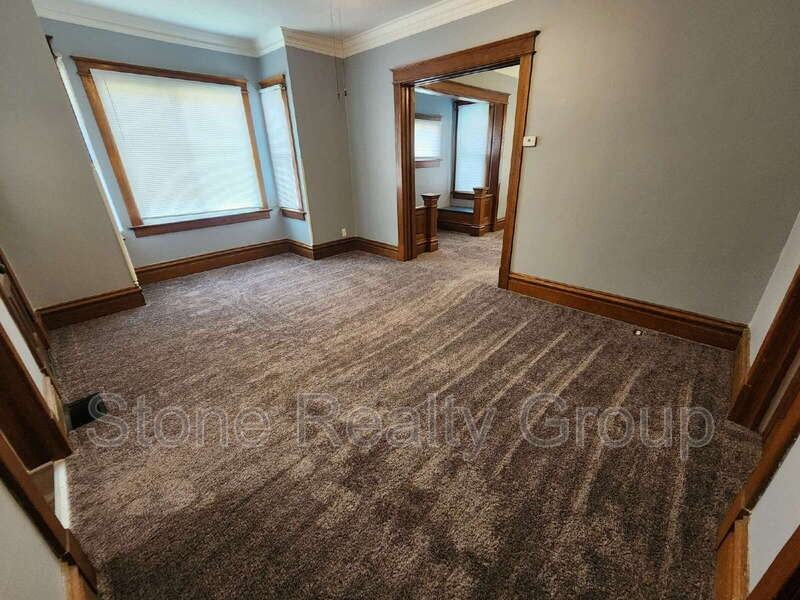 103 S 15th St - Photo 4 of 10