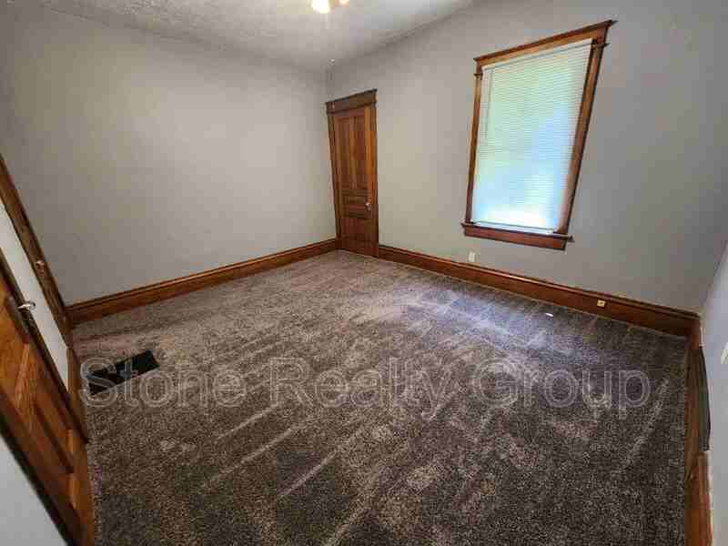 103 S 15th St - Photo 7 of 10