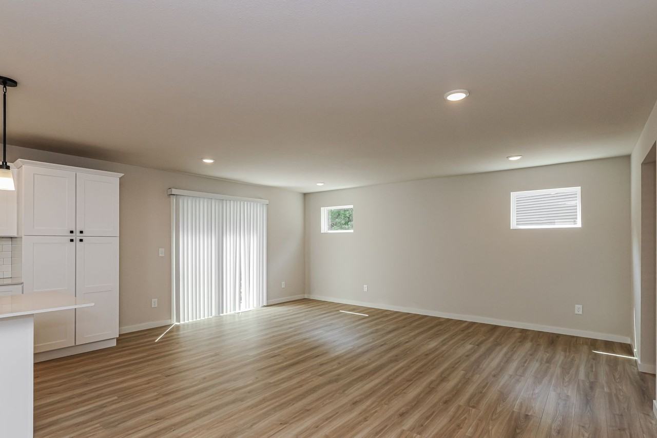 8222 Crestbrook Ct - Photo 2 of 32
