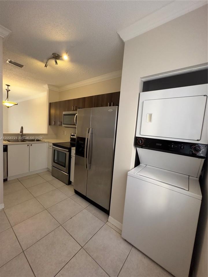 2336 Southeast 24th Avenue #2336 - Photo 2 of 14