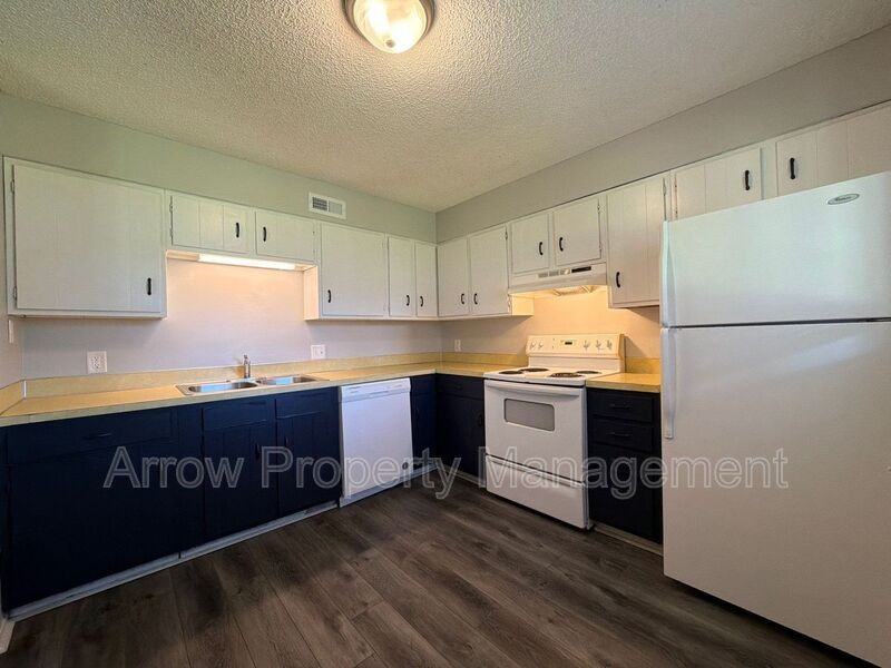 729 H St #2 - Photo 3 of 9