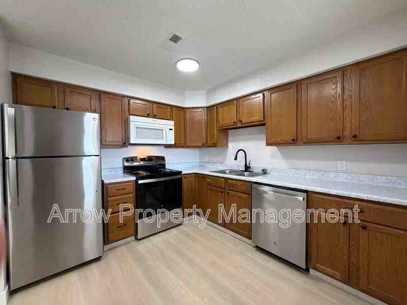 515 W Saunders Ave #13 - Photo 2 of 8