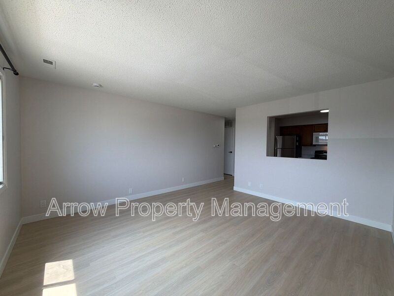 515 W Saunders Ave #13 - Photo 3 of 8