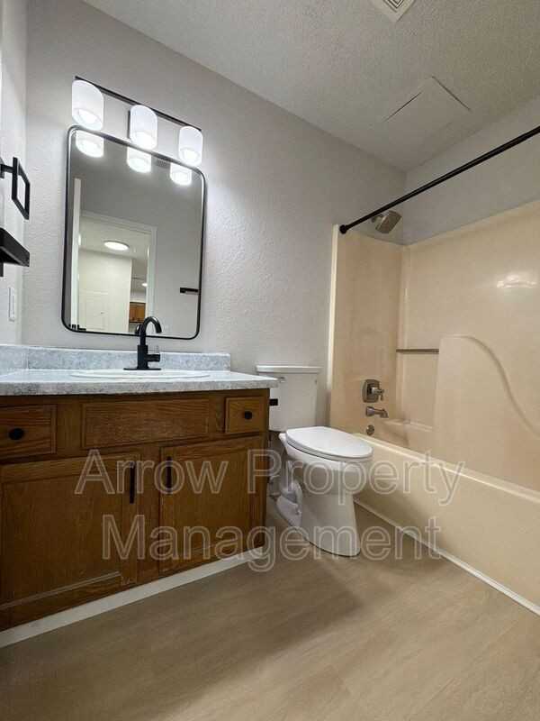 515 W Saunders Ave #13 - Photo 4 of 8