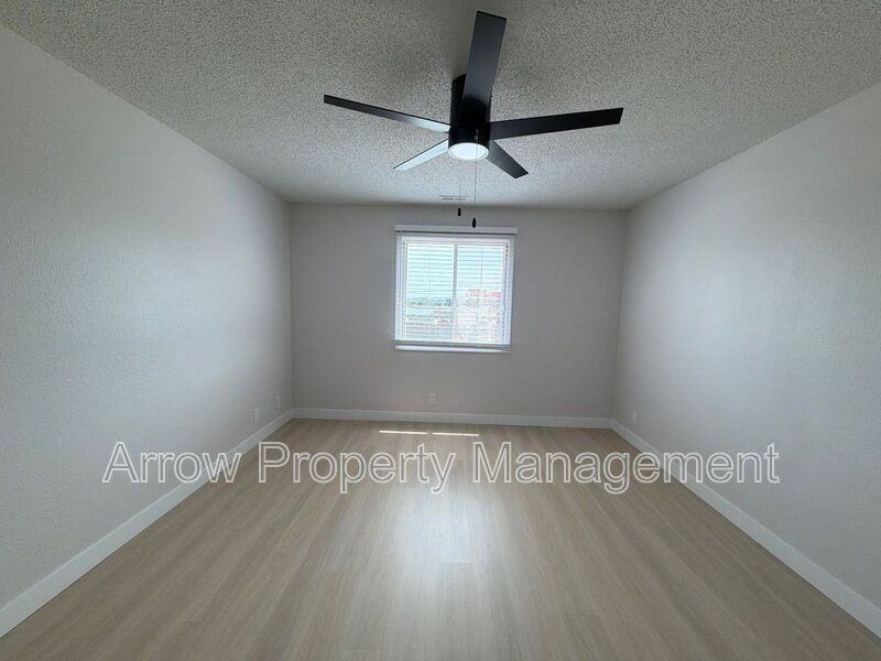 515 W Saunders Ave #13 - Photo 6 of 8