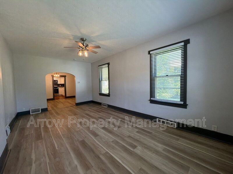 845 S 29th St #1 - Photo 3 of 16