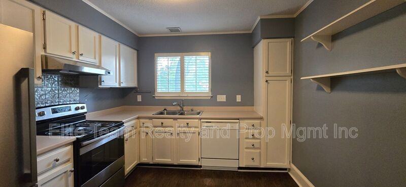 3001 Heathstead Pl - Photo 4 of 17