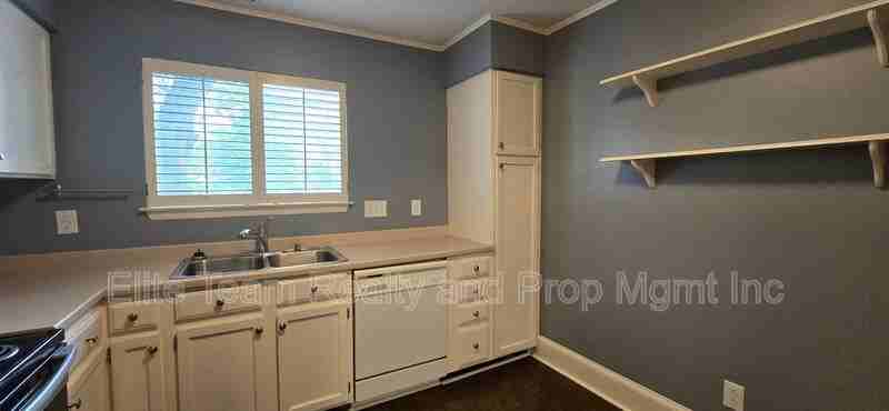 3001 Heathstead Pl - Photo 5 of 17