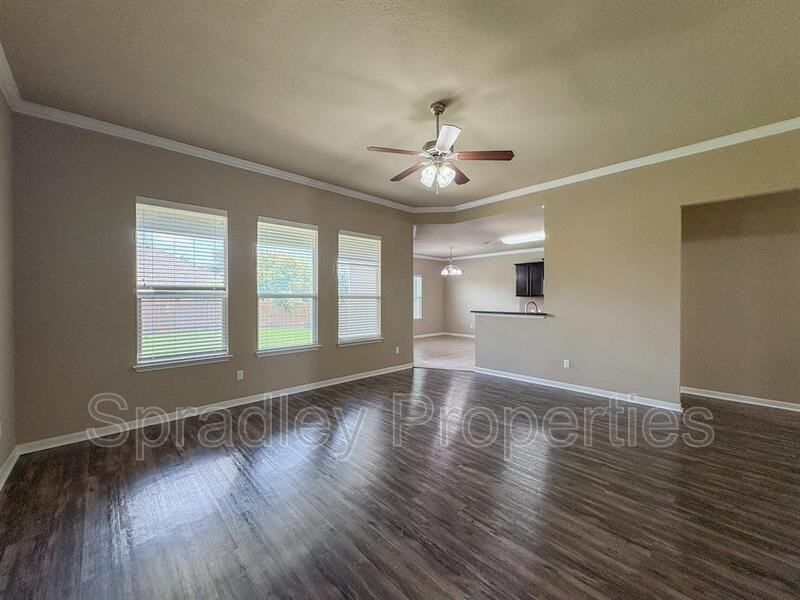 406 Banbury - Photo 2 of 21